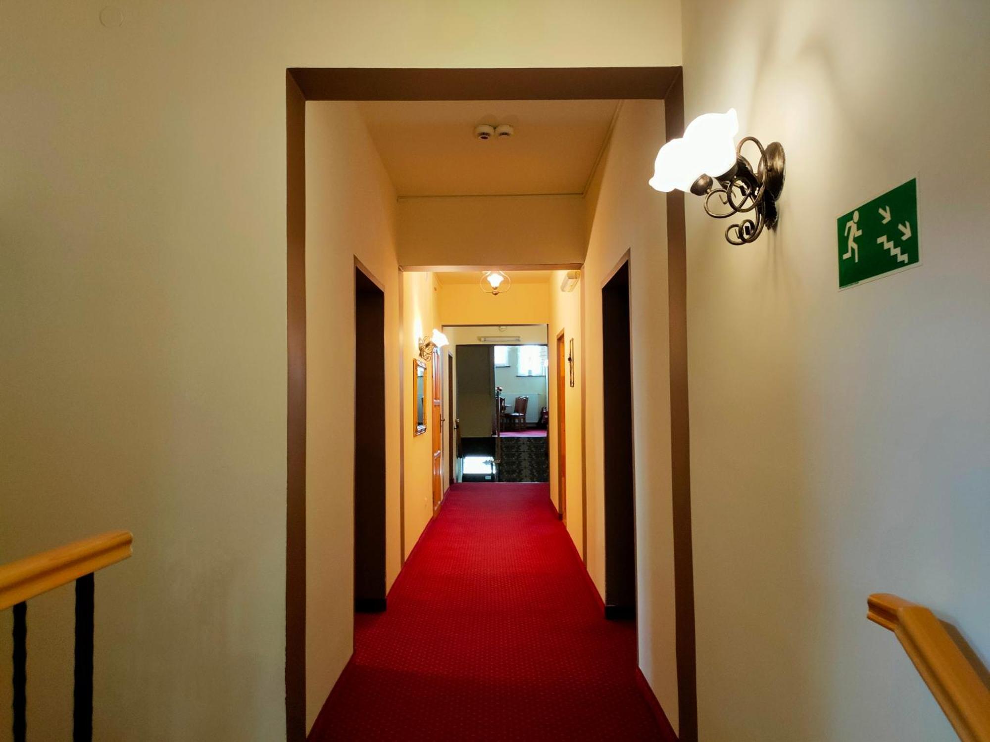Hotel Aslan Тарновске-Гуры Экстерьер фото