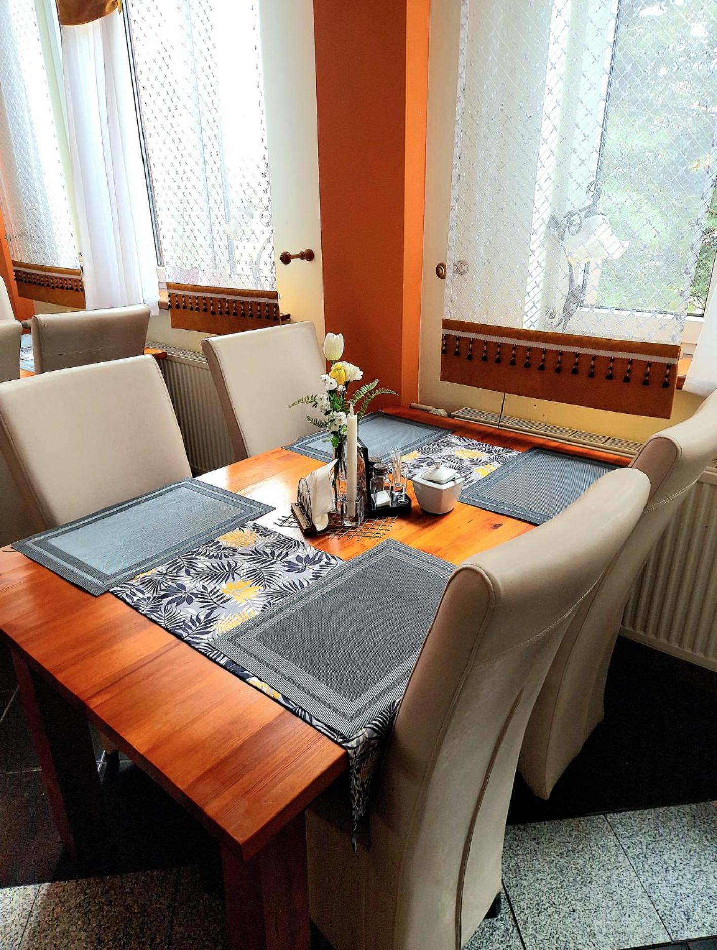 Hotel Aslan Тарновске-Гуры Экстерьер фото