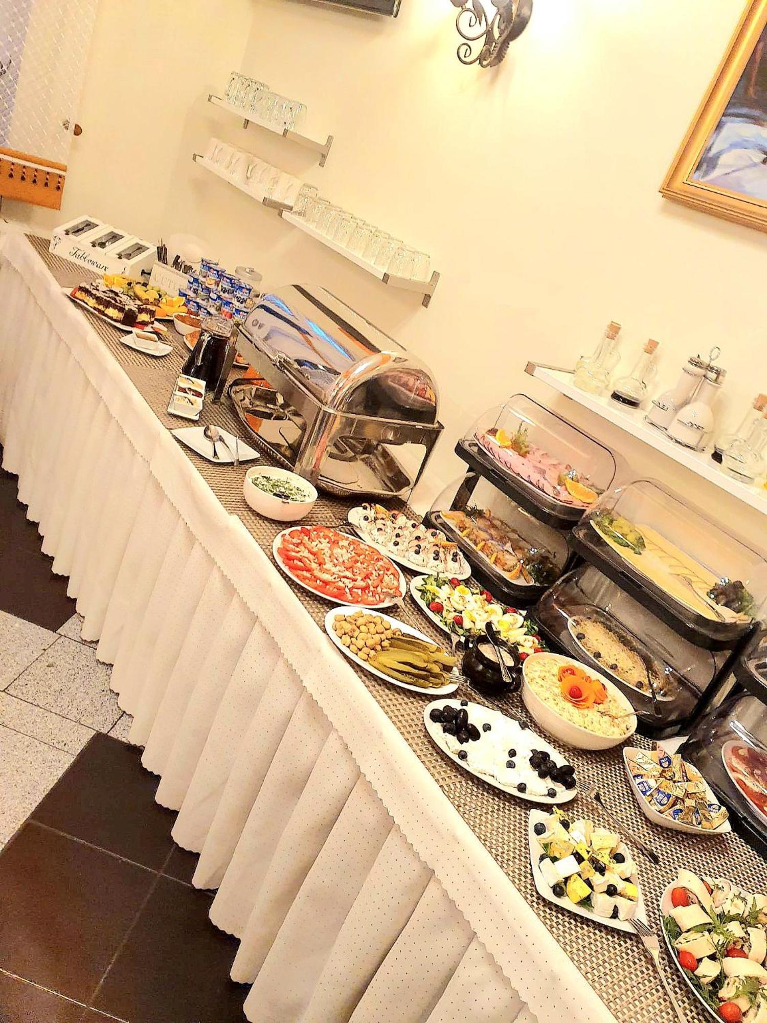 Hotel Aslan Тарновске-Гуры Экстерьер фото