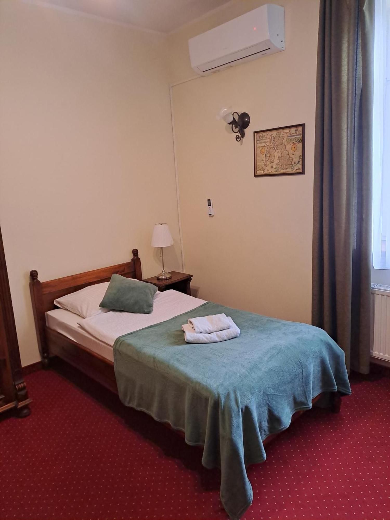 Hotel Aslan Тарновске-Гуры Экстерьер фото