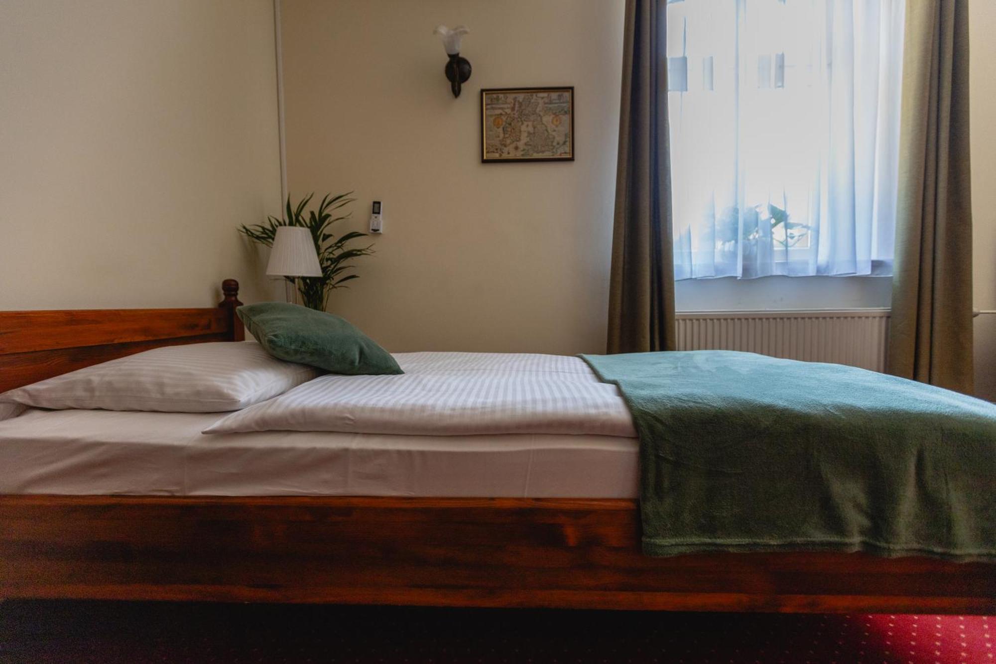 Hotel Aslan Тарновске-Гуры Экстерьер фото
